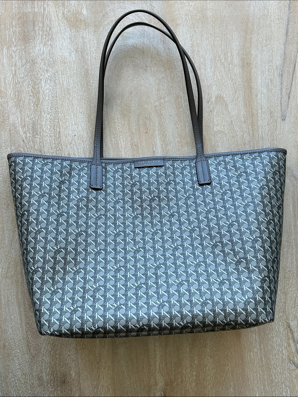 Tory Burch Ever-Ready Zip Tote in Grey